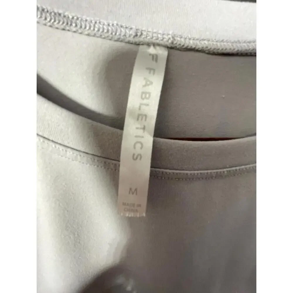 Fabletics Top Size Med Adjustable Long Sleeve Gray Cinch Sleeve Thumbholes - Picture 4 of 4